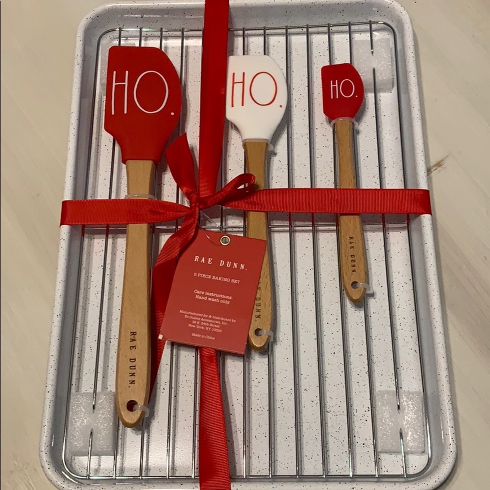 NWT Rae Dunn 5 piece baking set